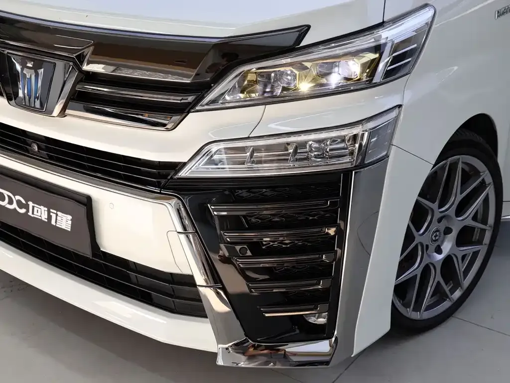 Toyota Vellfire — фото 10