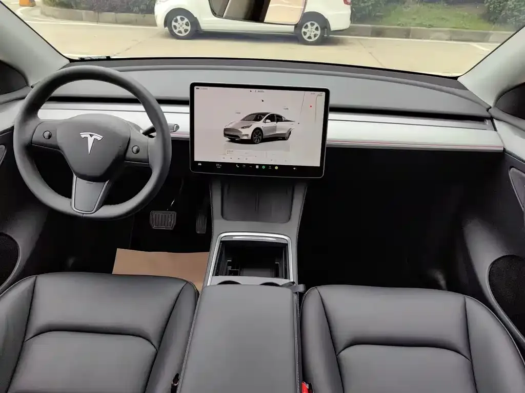 Tesla Model Y — фото 5