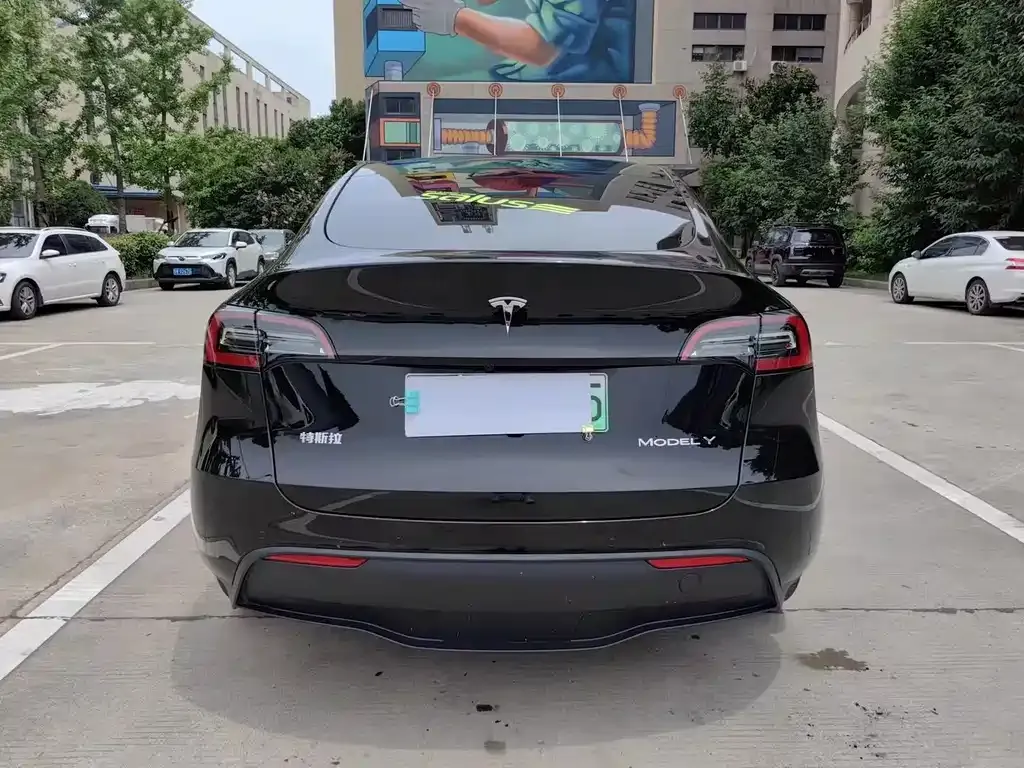 Tesla Model Y — фото 6