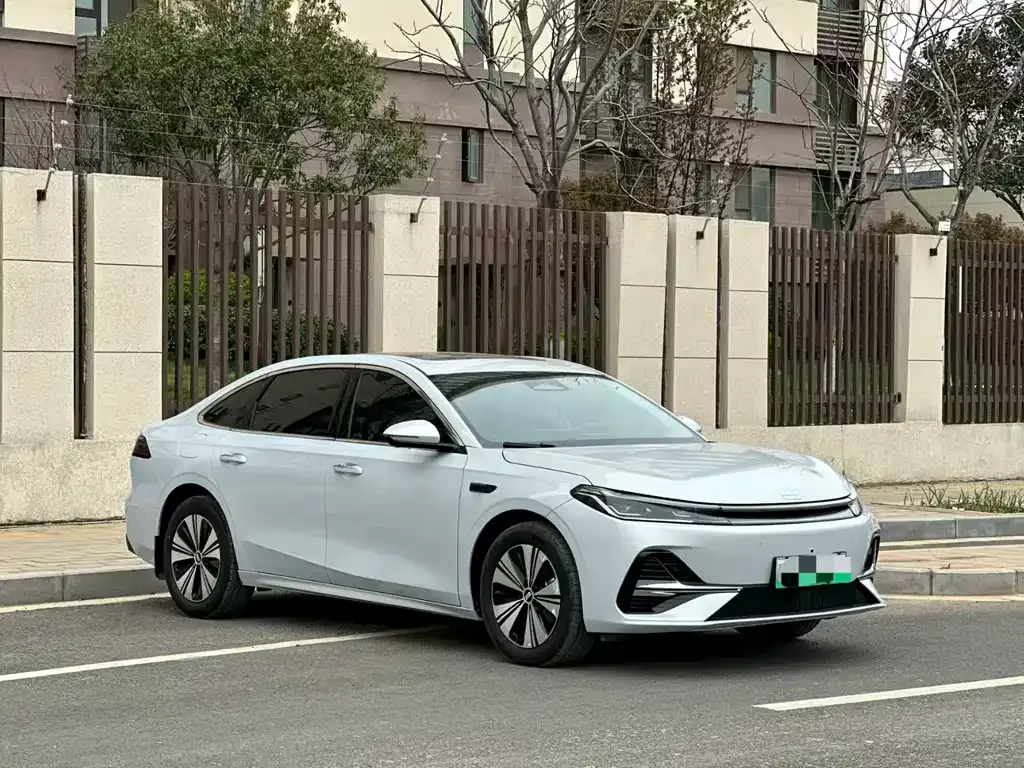 Geely 银河A7