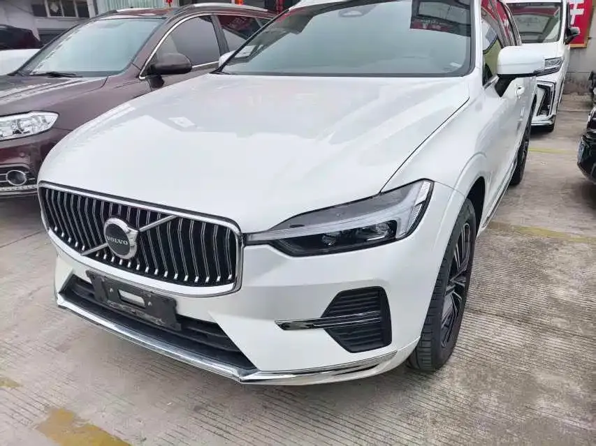 Volvo XC60 — фото 1