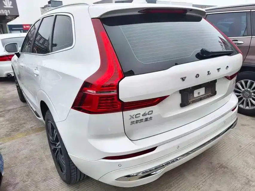Volvo XC60 — фото 6