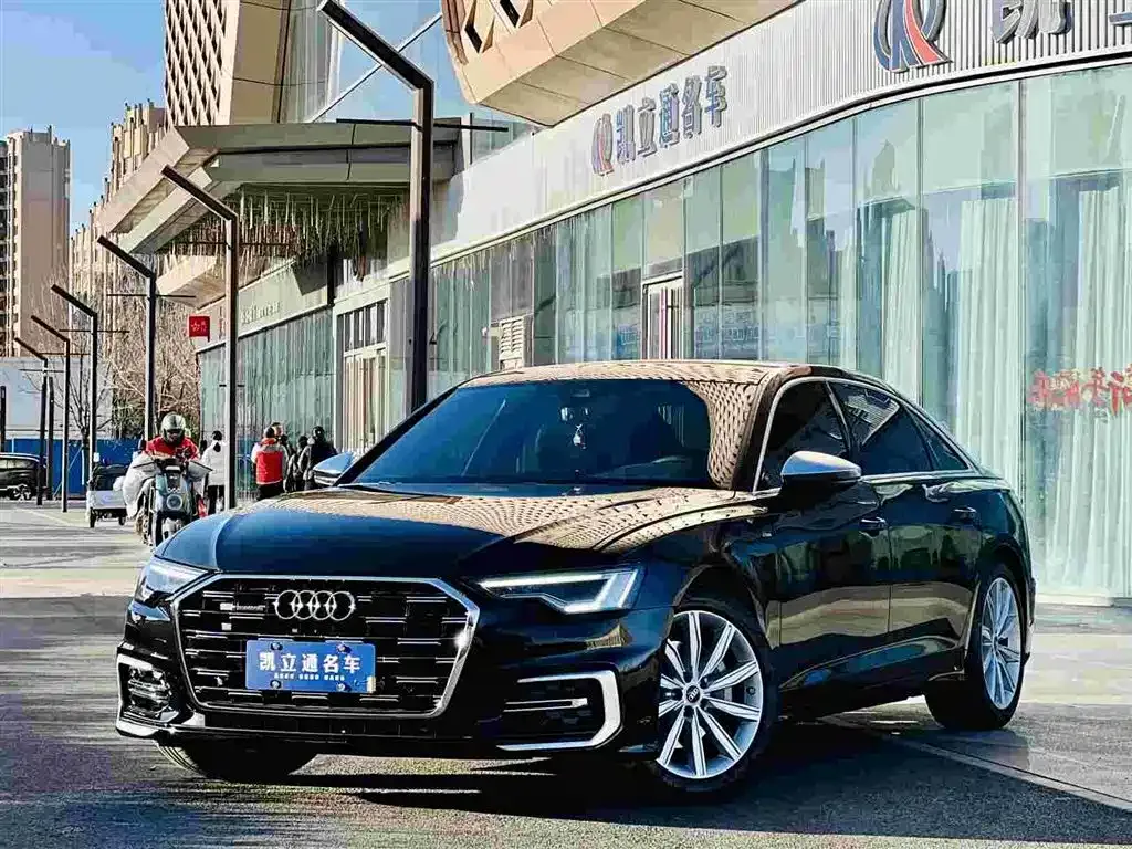 Audi A6L — фото 1