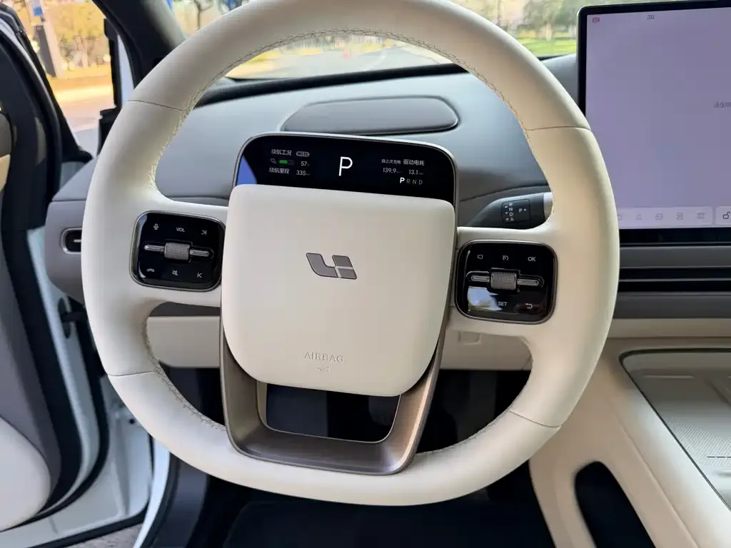 Li Auto i6 — фото 3