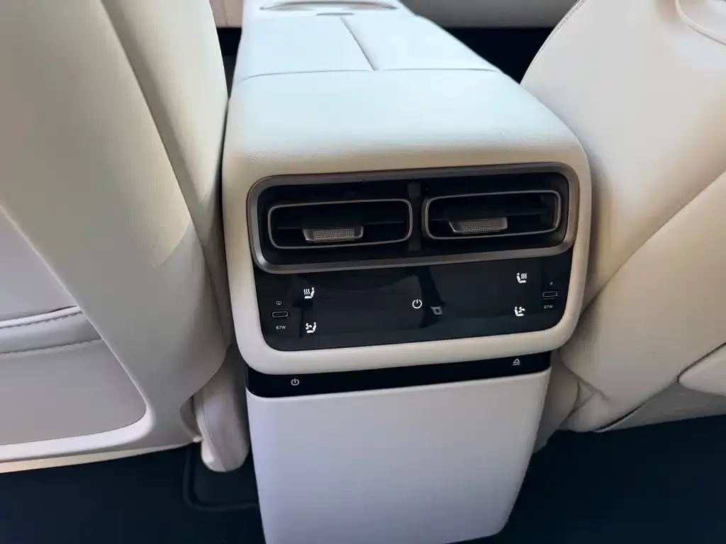 Li Auto i6 — фото 2