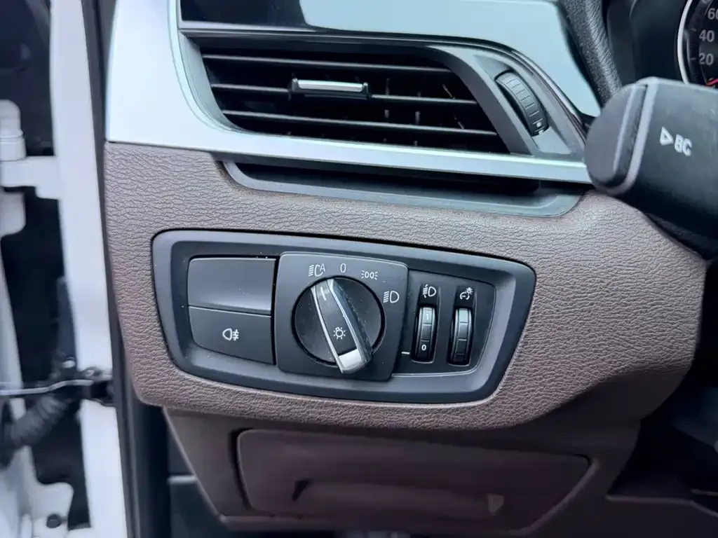 BMW X1 — фото 10