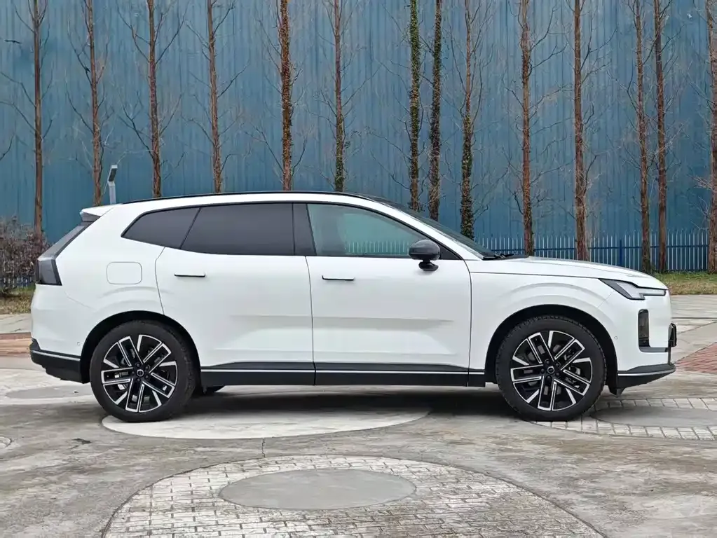 Volvo XC70 Plug-in Hybrid — фото 2