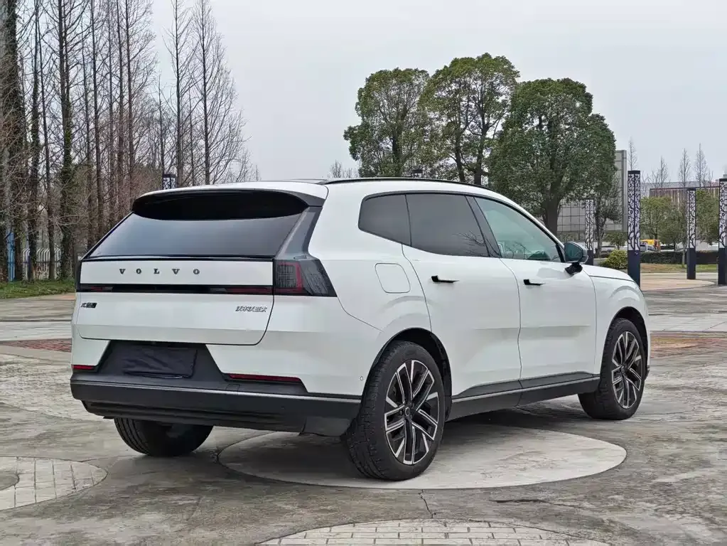 Volvo XC70 Plug-in Hybrid — фото 3