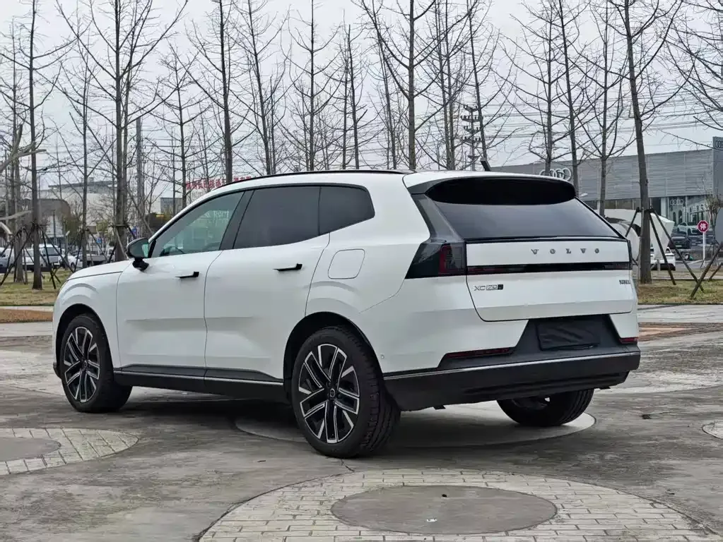 Volvo XC70 Plug-in Hybrid — фото 7