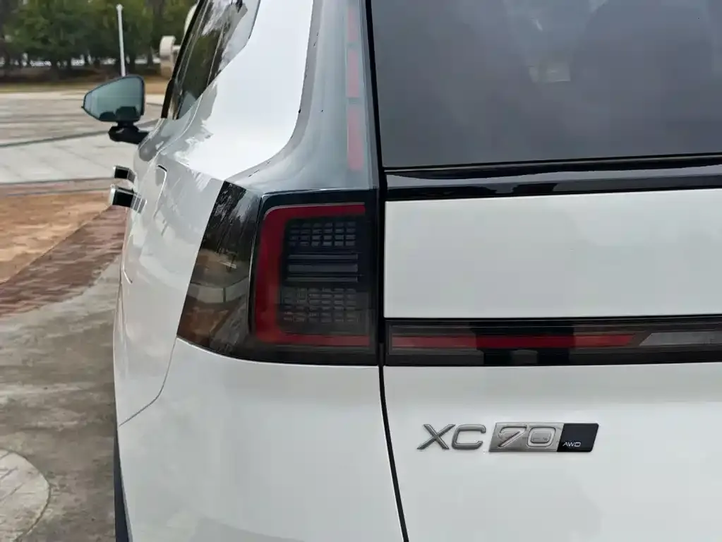 Volvo XC70 Plug-in Hybrid — фото 4