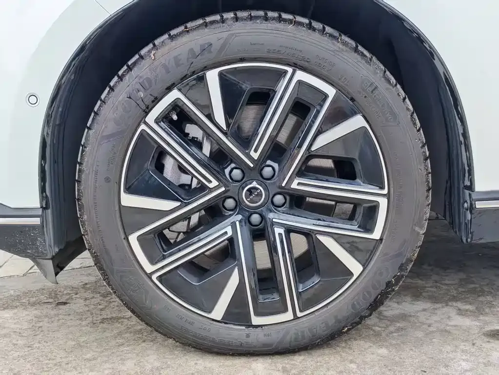 Volvo XC70 Plug-in Hybrid — фото 8