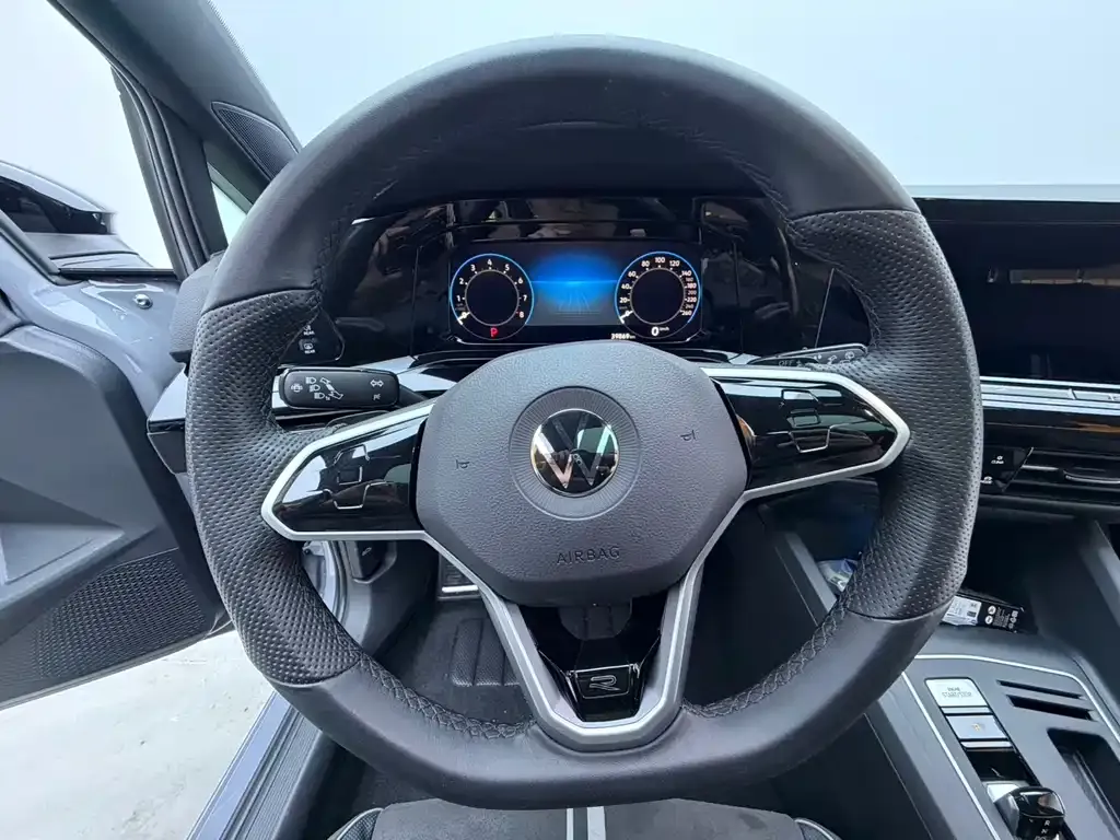 Volkswagen Golf 2023 из CN, фото 5
