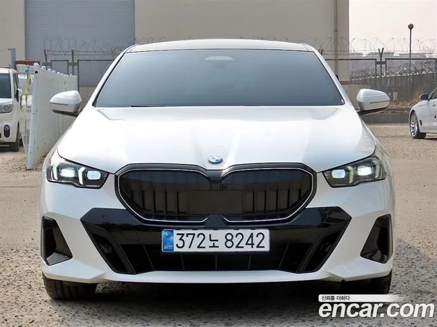 BMW 5-Series 2025 из KR, фото 7