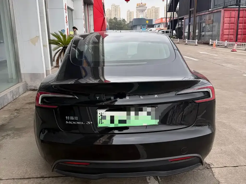 Tesla Model 3 — фото 10