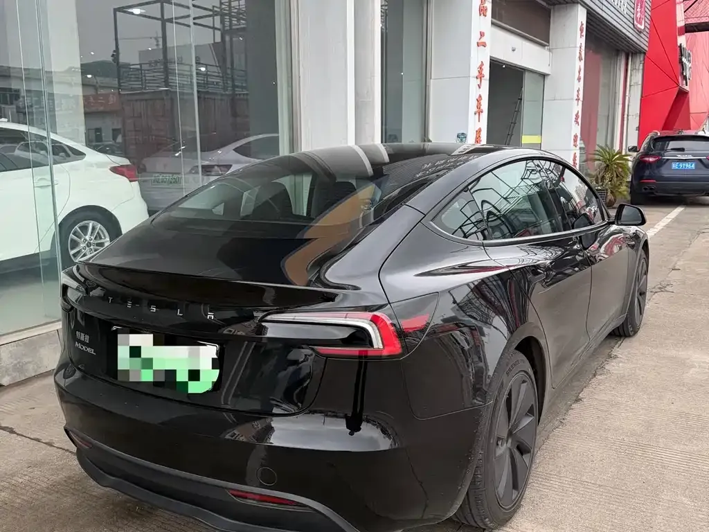 Tesla Model 3 — фото 9