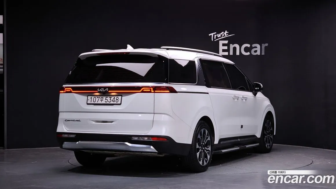 Kia Carnival — фото 4