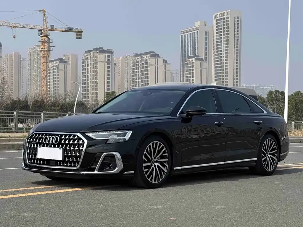 Audi A8 — фото 1