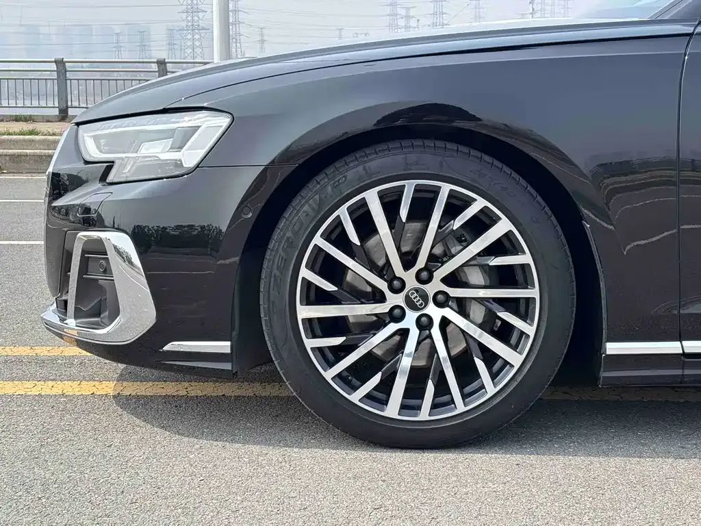 Audi A8 — фото 5