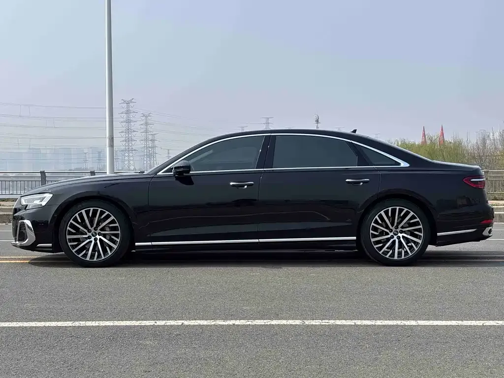 Audi A8 — фото 9