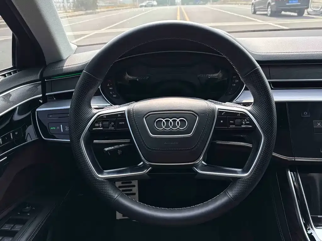 Audi A8 — фото 8