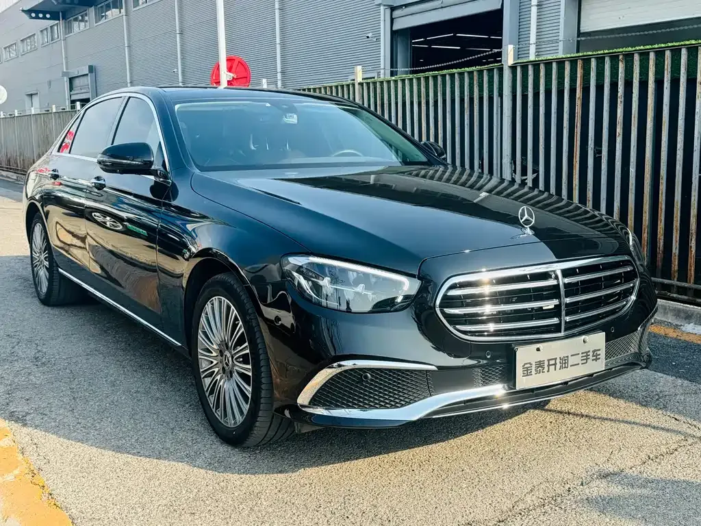 Mercedes-Benz E-Class — фото 7