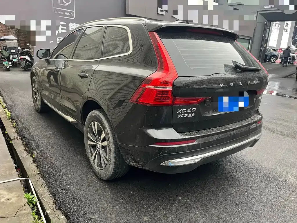 Volvo XC60 — фото 10