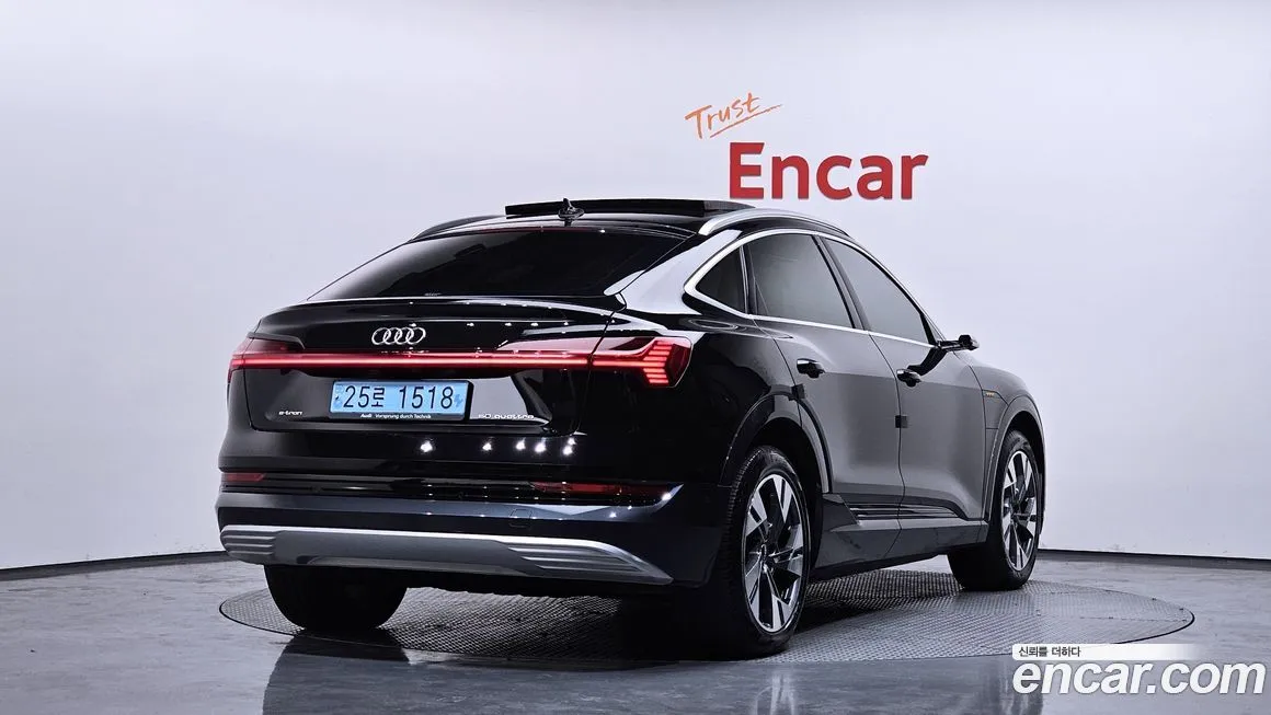 Audi e-tron 2021 из KR, фото 2
