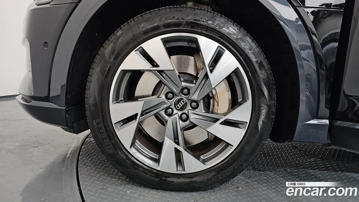 Audi e-tron 2021 из KR, фото 7