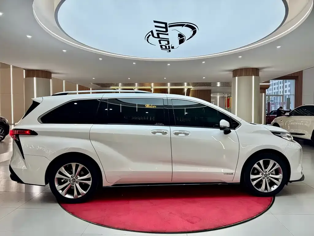 Toyota Sienna 2024 из CN, фото 4