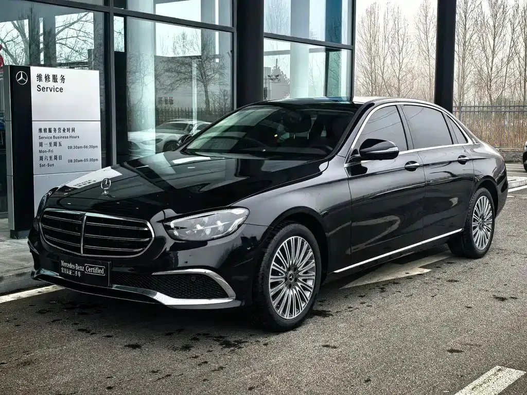 Mercedes-Benz E-Class — фото 1