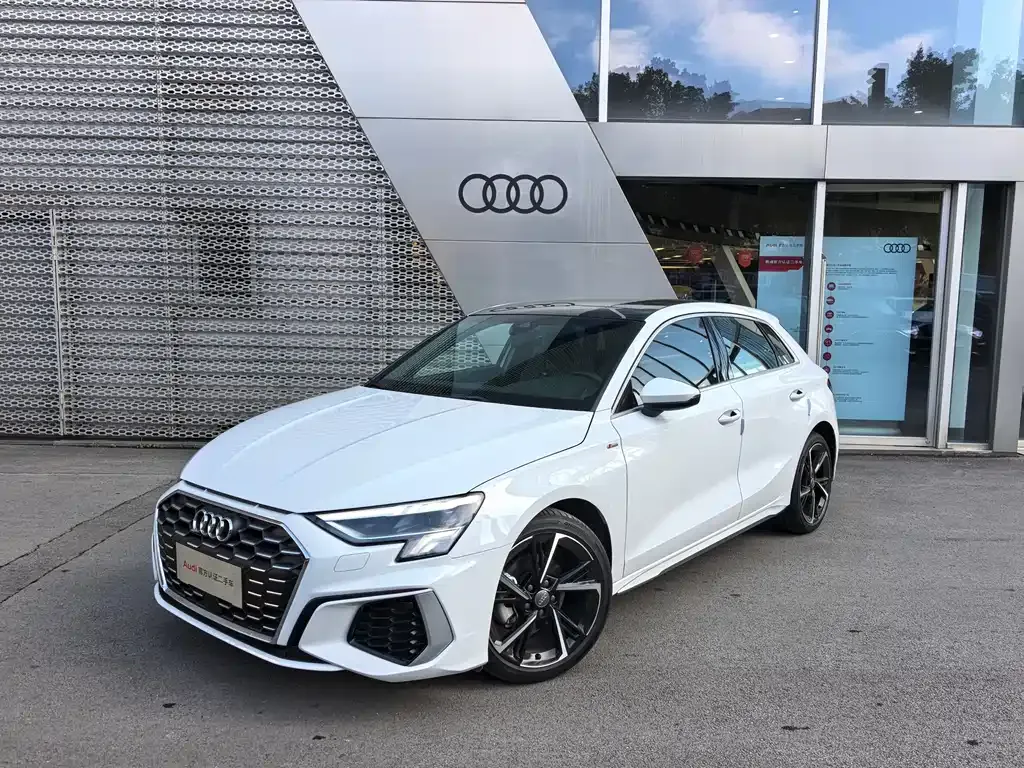 Audi A3 — фото 1