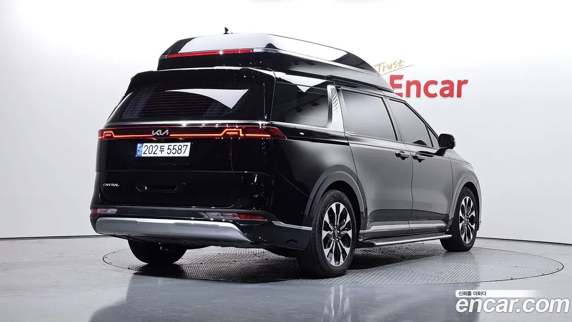 Kia Carnival — фото 10