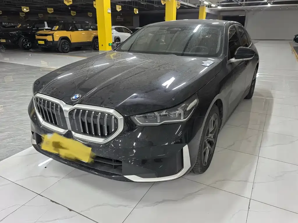 BMW 5 Series — фото 1
