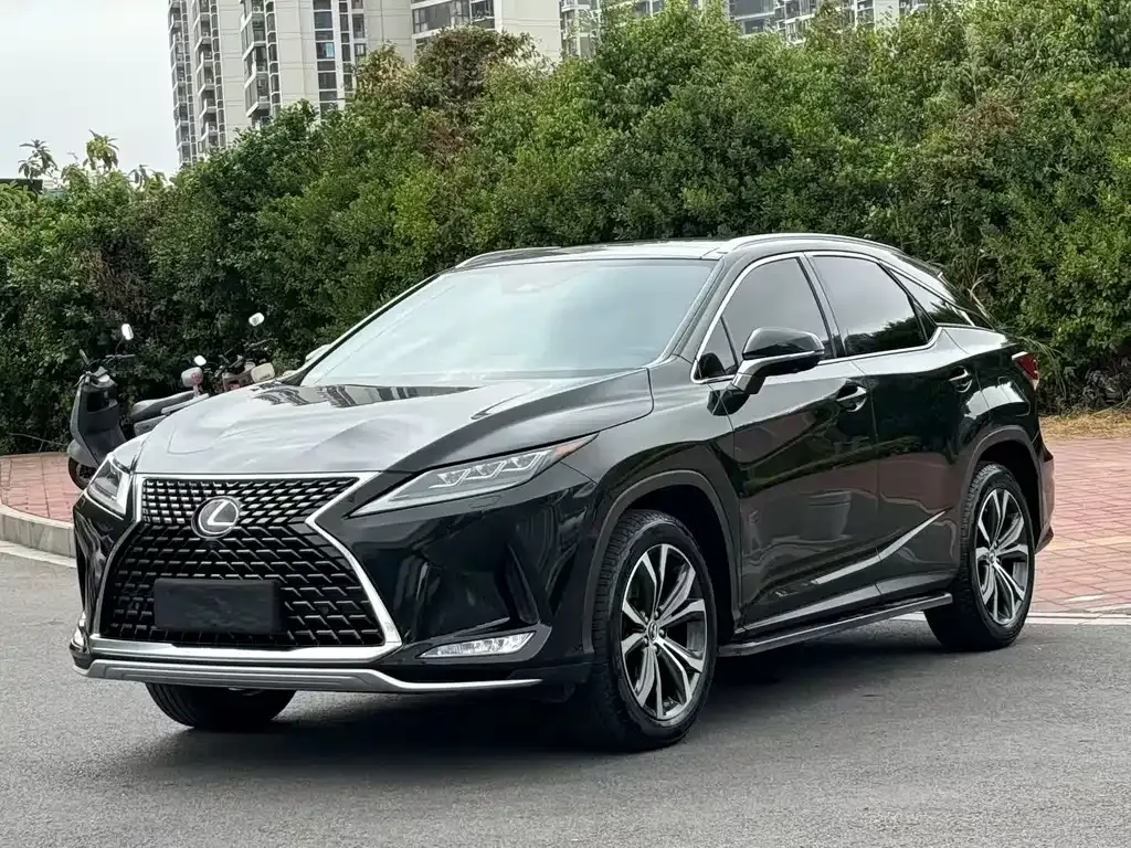 Lexus RX — фото 1