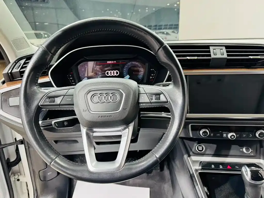 Audi Q3 — фото 10