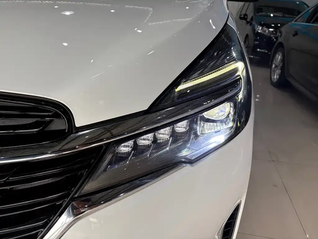 Buick GL8 2022 из CN, фото 3