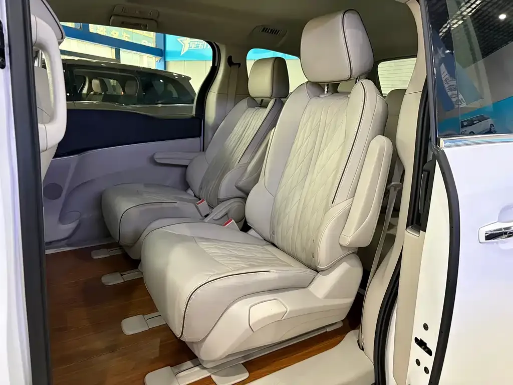 Buick GL8 2022 из CN, фото 9