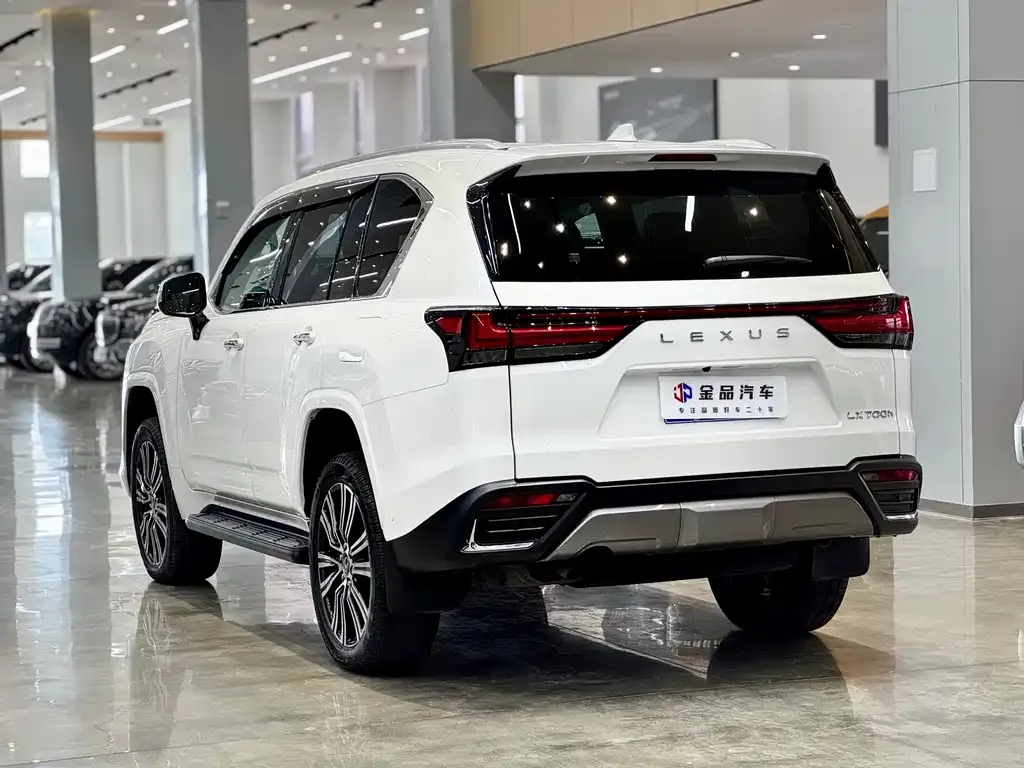 Lexus LX — фото 10