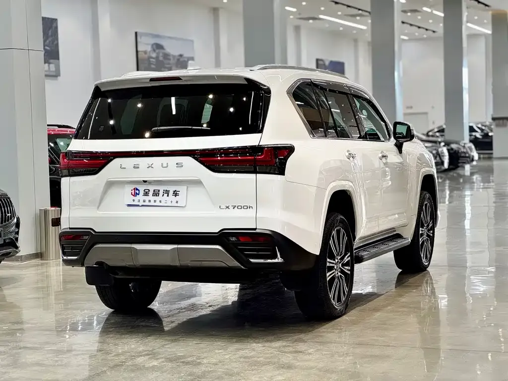 Lexus LX — фото 9