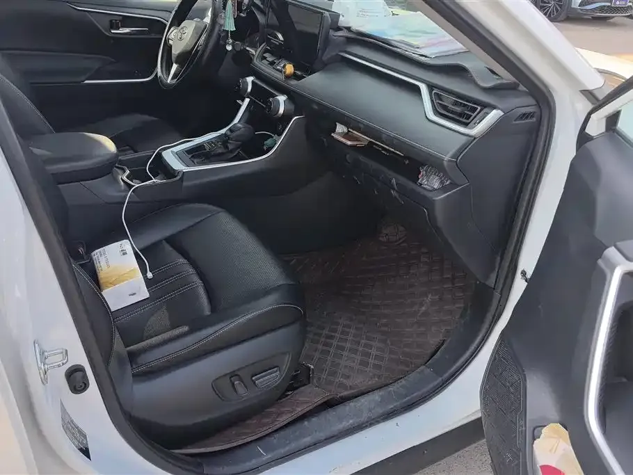 Toyota RAV4 2023 из CN, фото 4