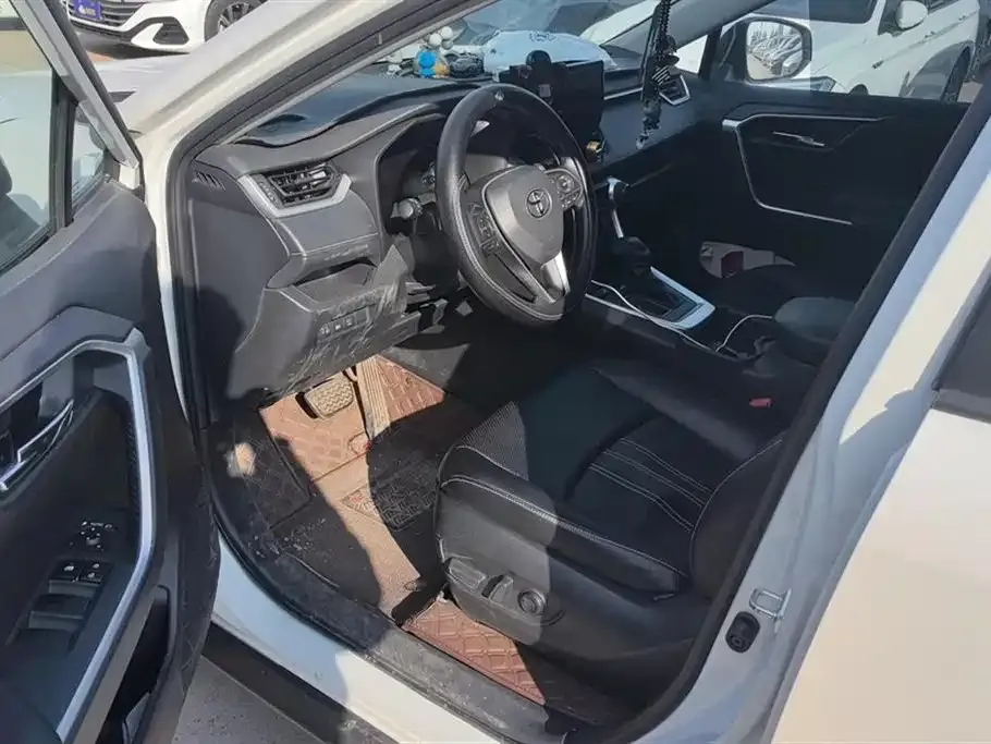 Toyota RAV4 2023 из CN, фото 7