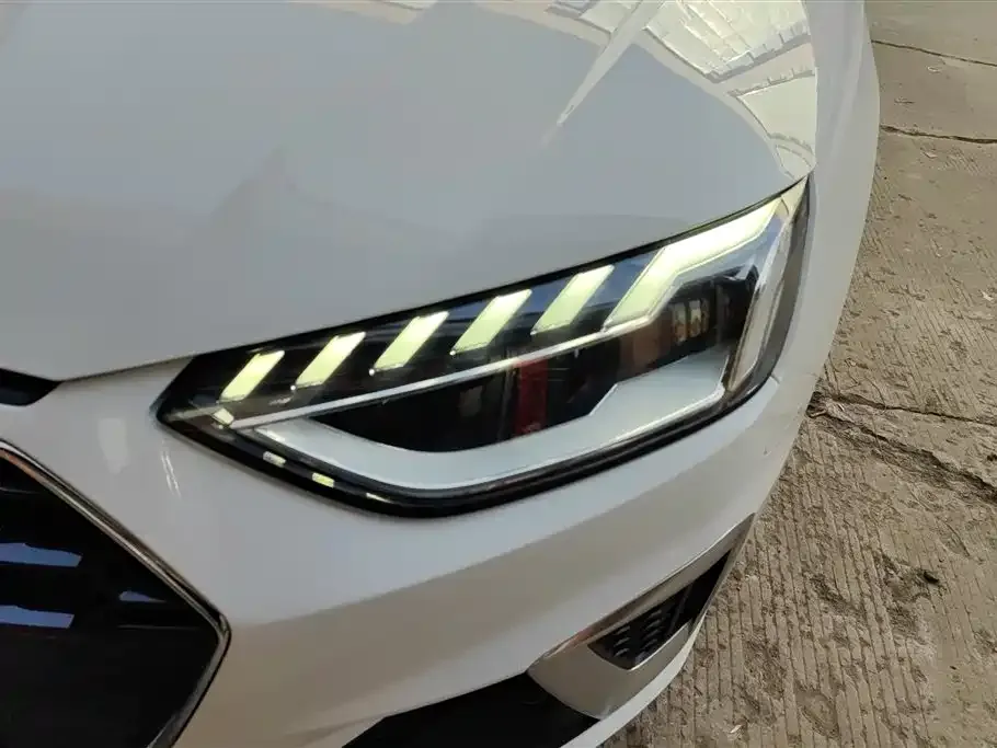 Audi A4L 2022 из CN, фото 3