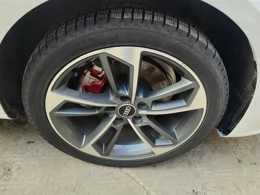 Audi A4L 2022 из CN, фото 5