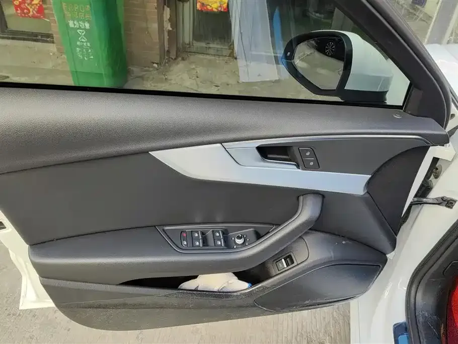 Audi A4L 2022 из CN, фото 10