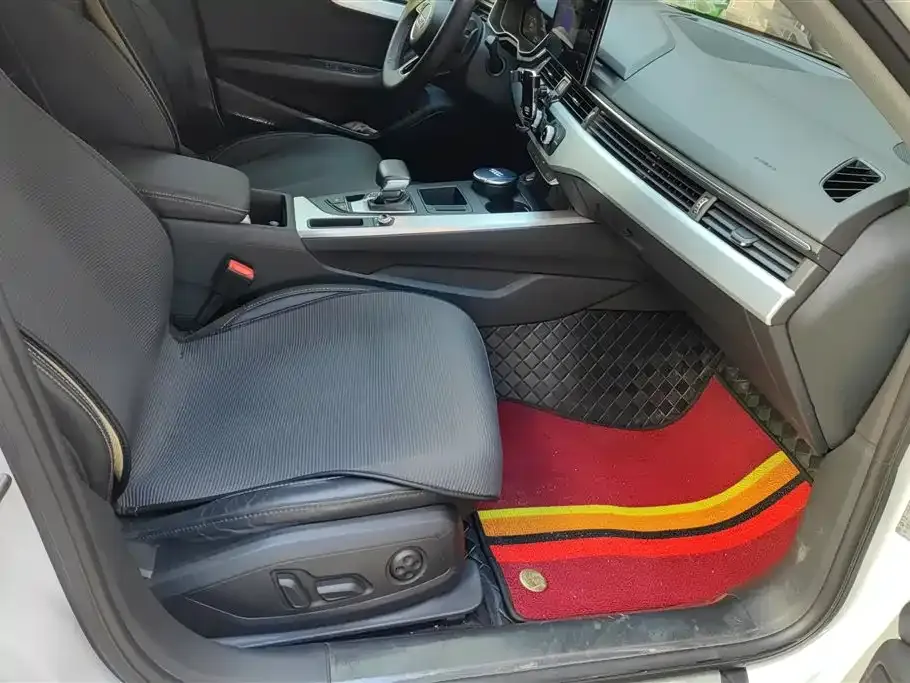 Audi A4L 2022 из CN, фото 9