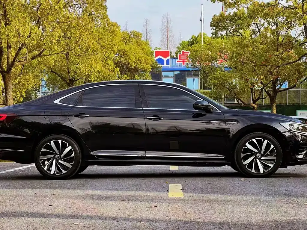 Volkswagen Passat — фото 8