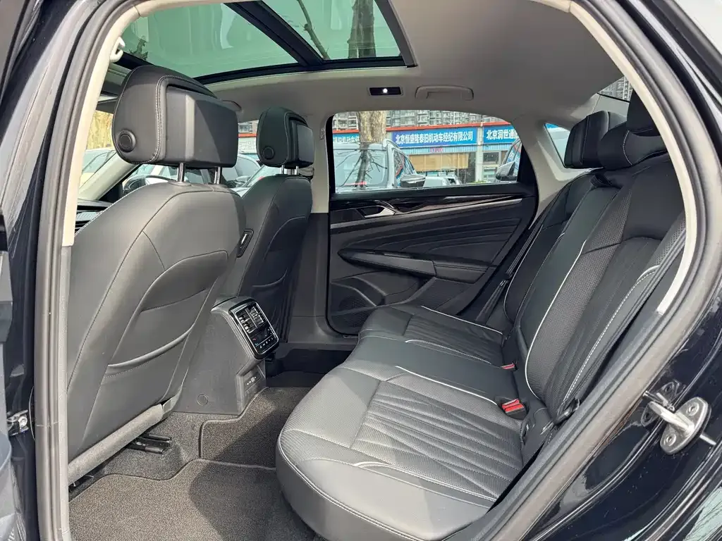 Volkswagen Passat 2024 из CN, фото 2