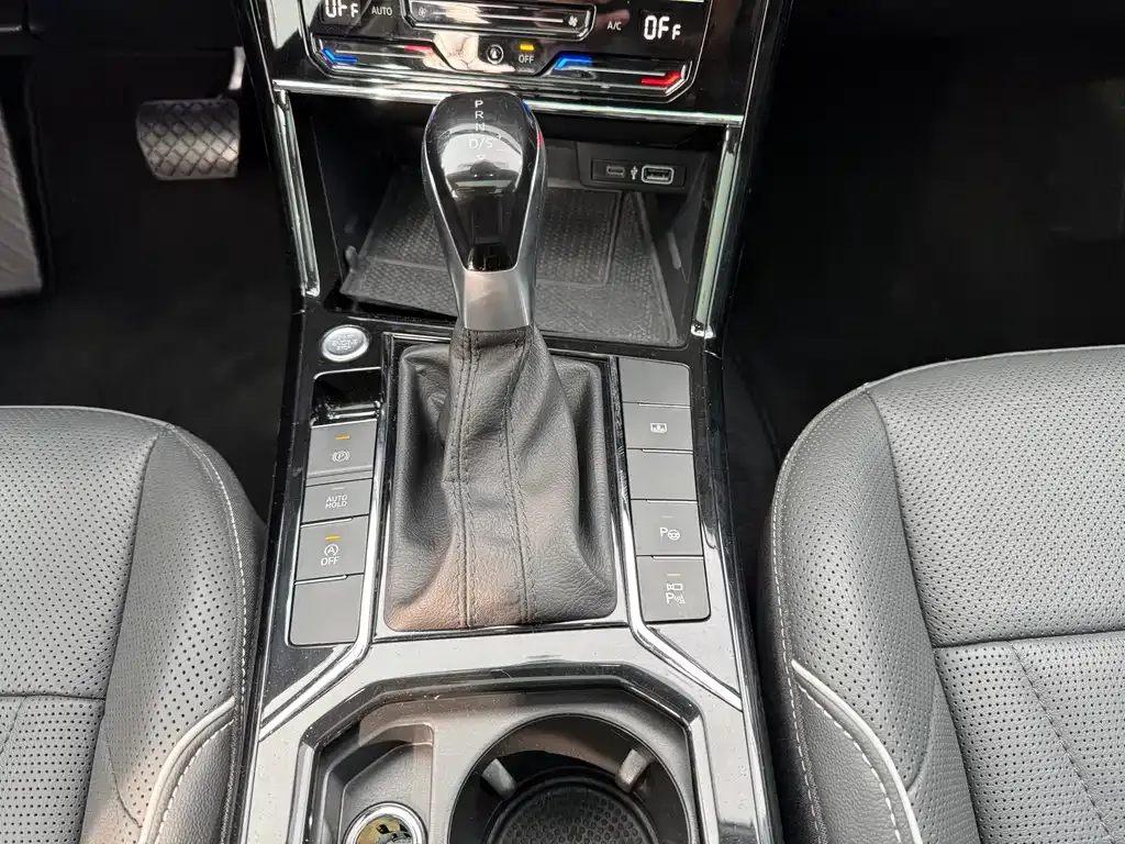 Volkswagen Passat 2024 из CN, фото 7