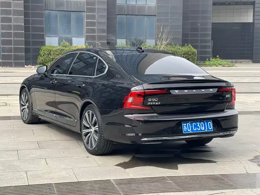 Volvo S90 — фото 4