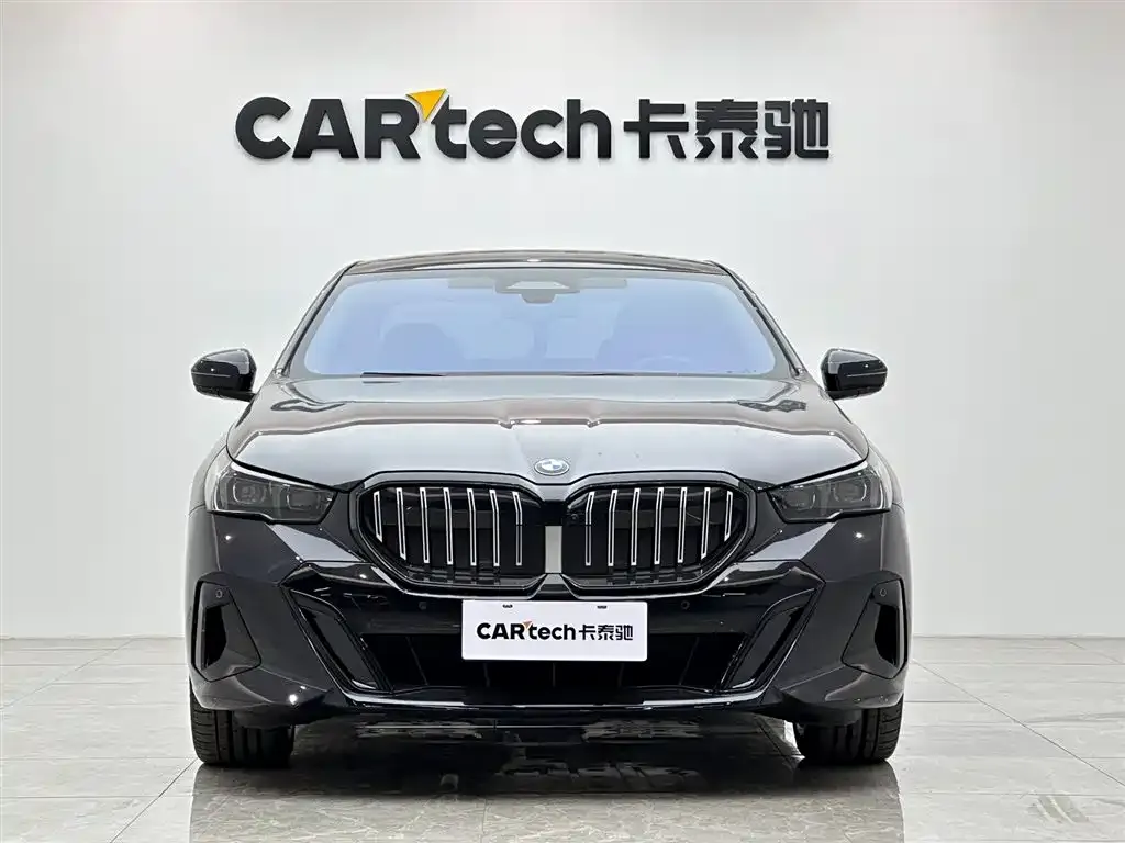 BMW 5 Series — фото 10